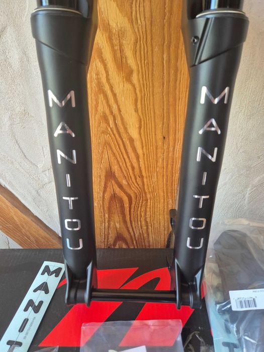 Manitou Mezzer Expert 27,5" 180mm boost tapered