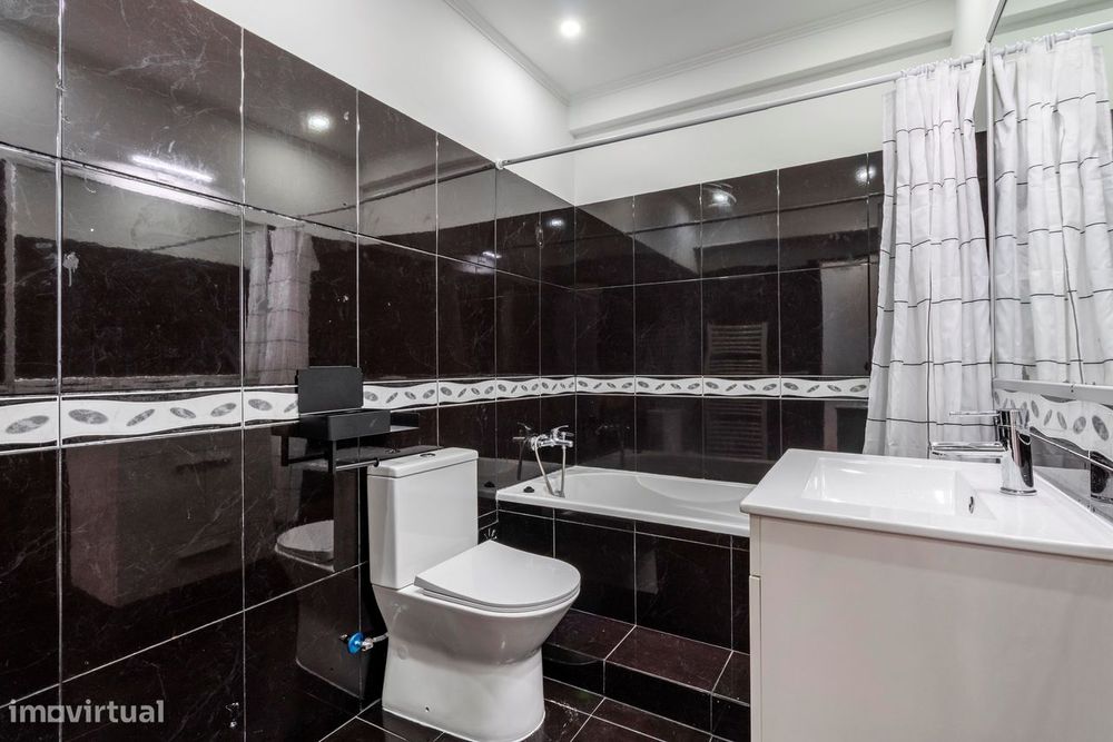 Apartamento T2 c/ Varanda em Agualva, Sintra