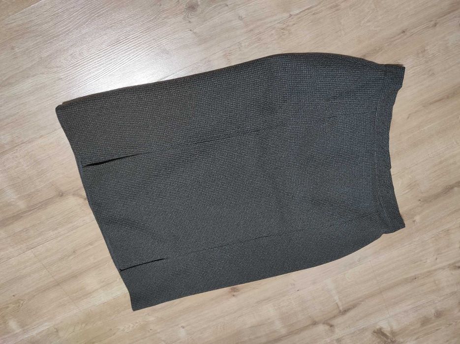 Spódnica klasyczna 40 na podszewce