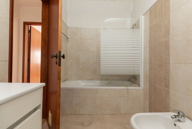 Apartamento T3 com varanda e vista desafogada (Lousã)