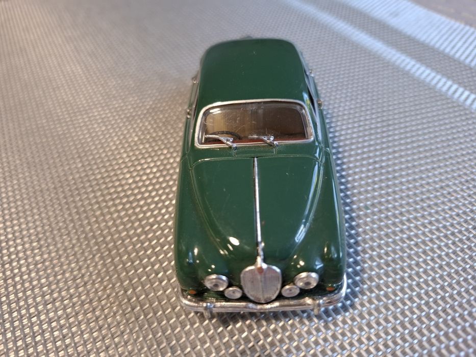 Maisto jaguar skala 1:43