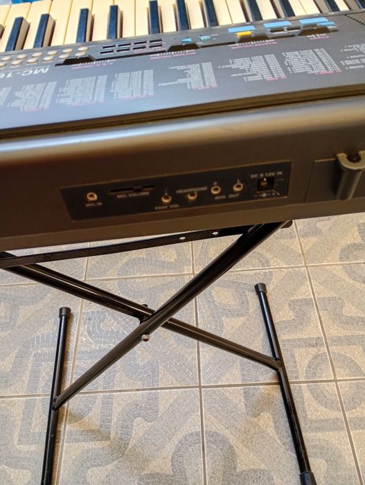 Piano  MC-108 ..