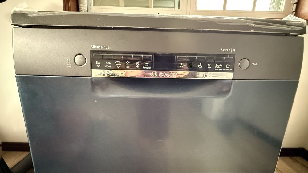 Máquina de Lavar Loiça Bosch Série 4 SMS4EMC06E – Black Inox