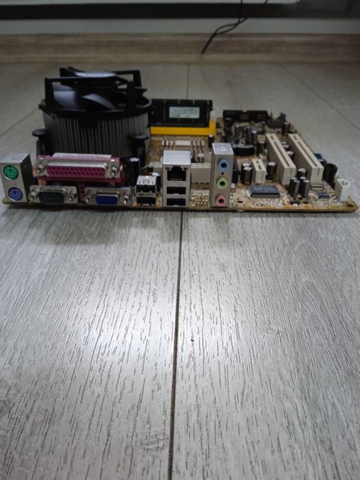 100% sprawna płyta główna ASUS P5VDC-TVM z procesorem pamięć + gratis