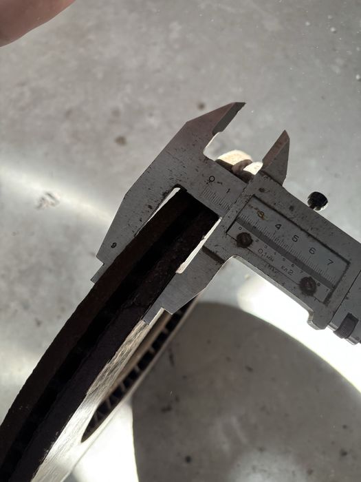 Тормозні диски і колодки Kia Sportage.