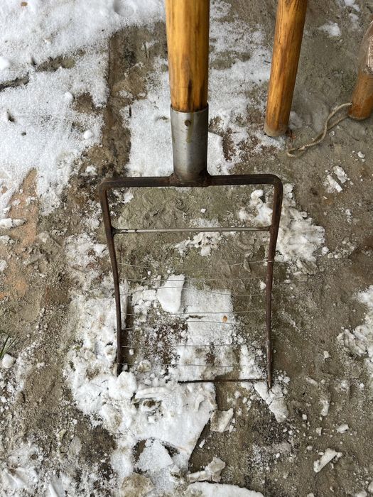 Комплект зимової риболовлі Рибацький ящик, пешня, льодобур, мотильниця