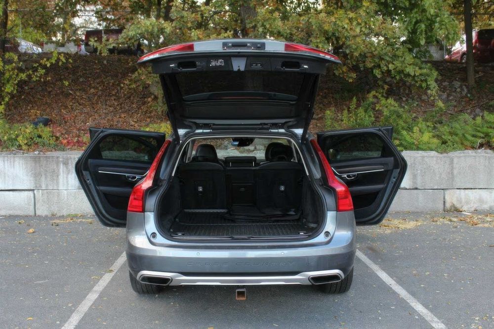 Volvo V90 Cross Country T6      2019