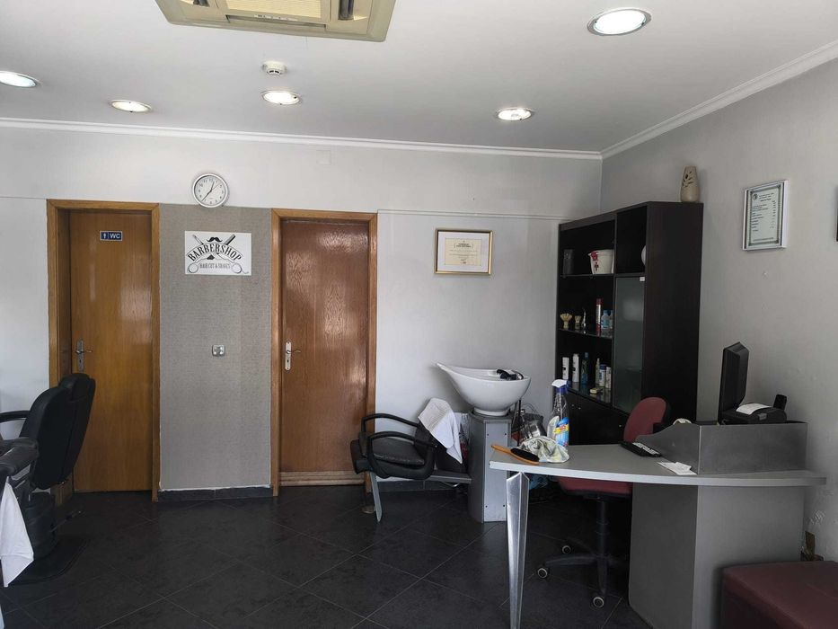 Barbearia com mais de 50 anos de história, clientela fidelizada e pronta a faturar desde o primeiro dia