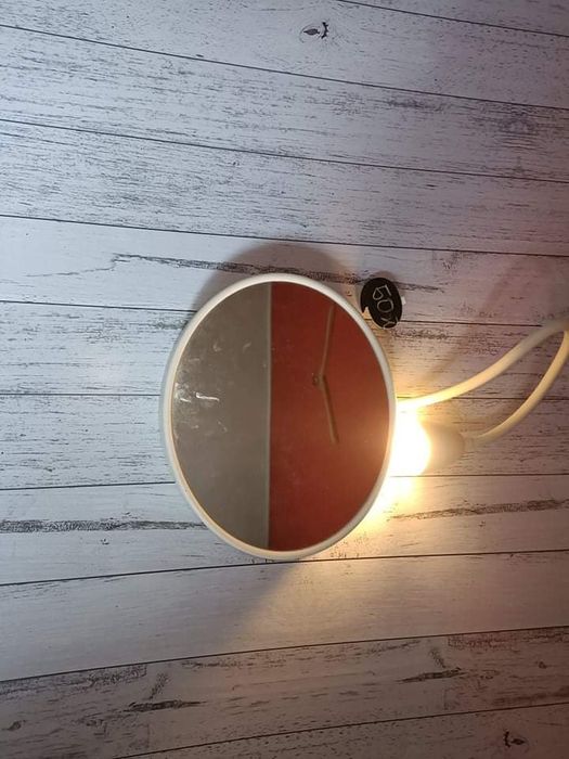 Lusterko z lampką na baterie
