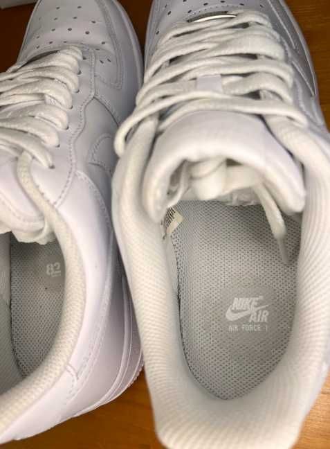 Buty sportowe męskie Nike Air Force 1 07 białe  43