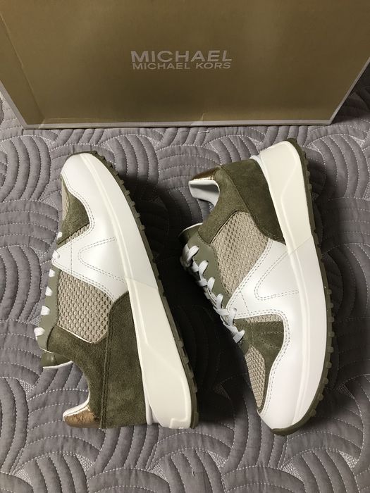 Продам жіночі шкіряні кросівки Michael KORS
