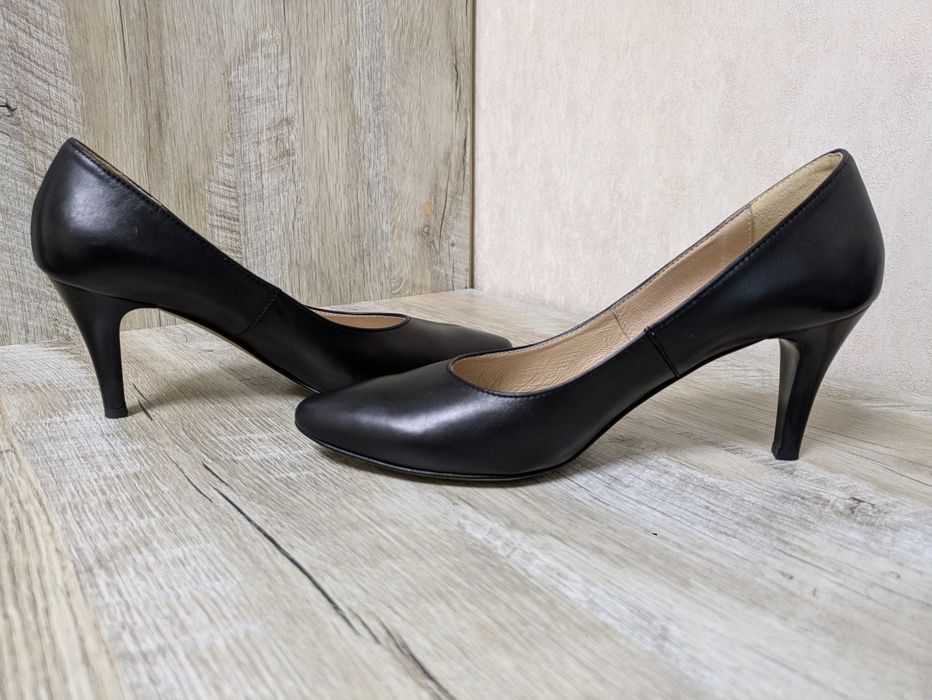 Жіночі класичні шкіряні туфлі-лодочки