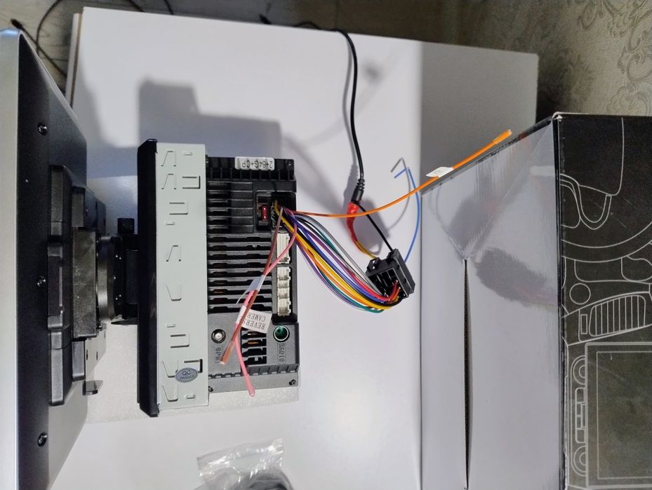 Магнітола android  1 din .з поворотним екраном 10 ,1 ,.