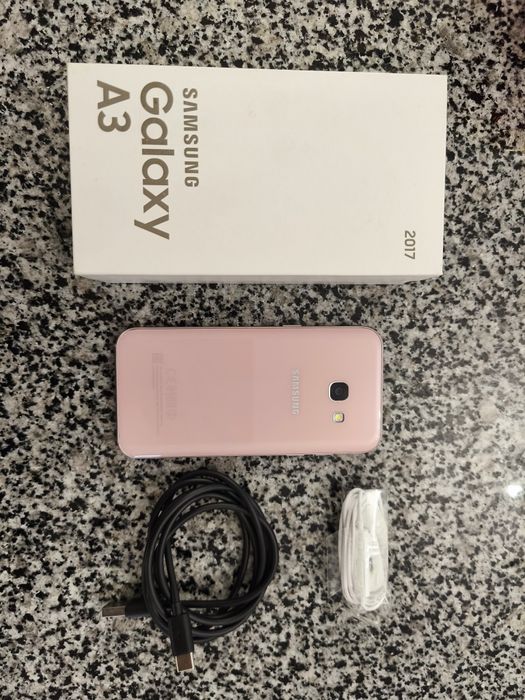 Смартфон Samsung galaxy A3 (2017)