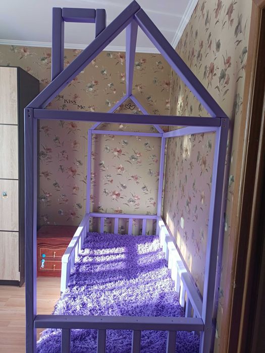 Ліжко будиночок з дахом Монтесорі