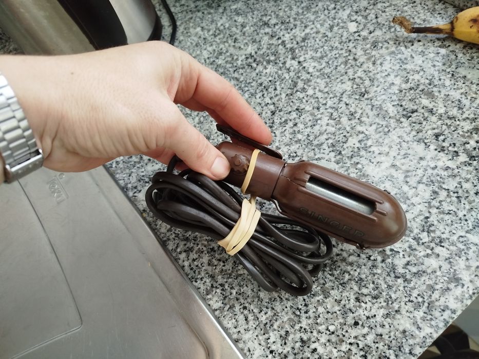 Gambiarra de máquina de costura, negociável