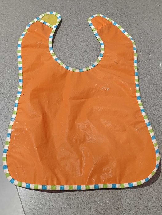 Plastic Bib447347795595765760