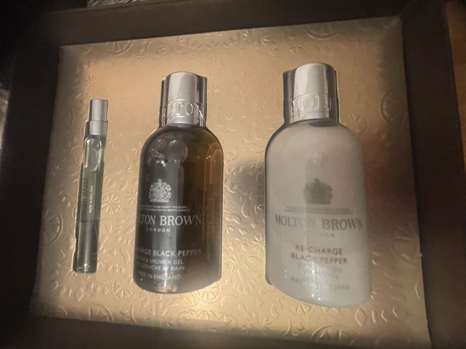 Продам набір унісекс Molton Brown Re-charge Black Pepper