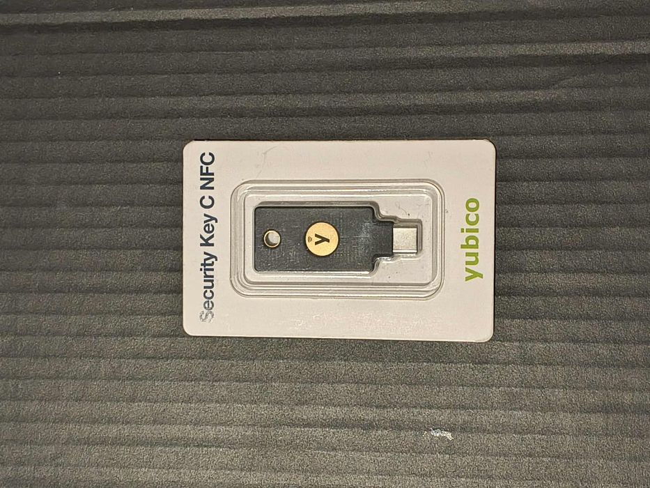 Klucz bezpieczeństwa Yubico Security Key C NFC Black