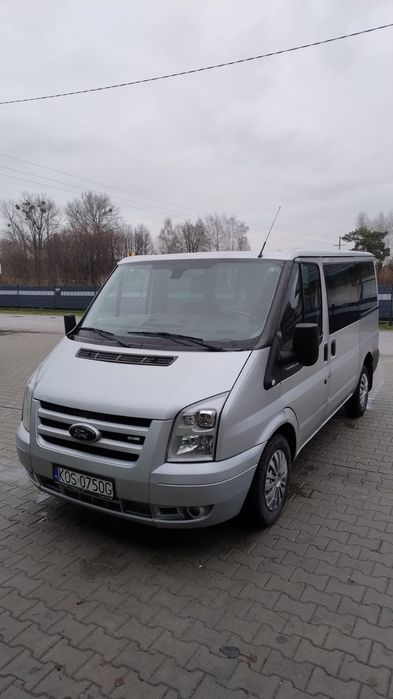 Wynajem busa 9 osobowy autolaweta