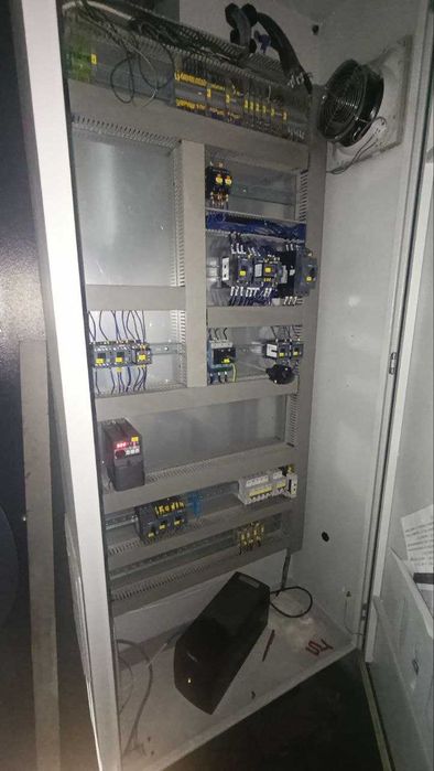 Листогиб DENER 3000 мм робоче поле 220 тон гибка 3000 мм гідравлічний