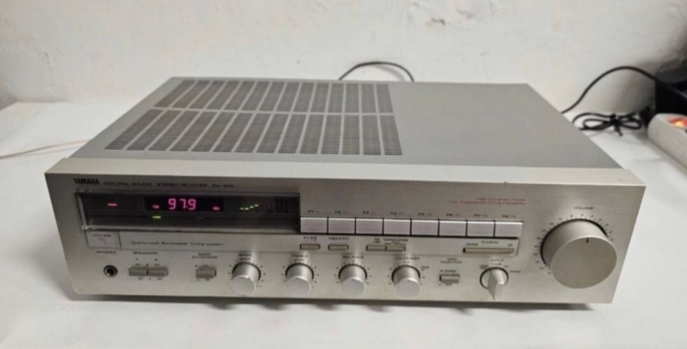 Amplituner Yamaha R-300. Made in Japan