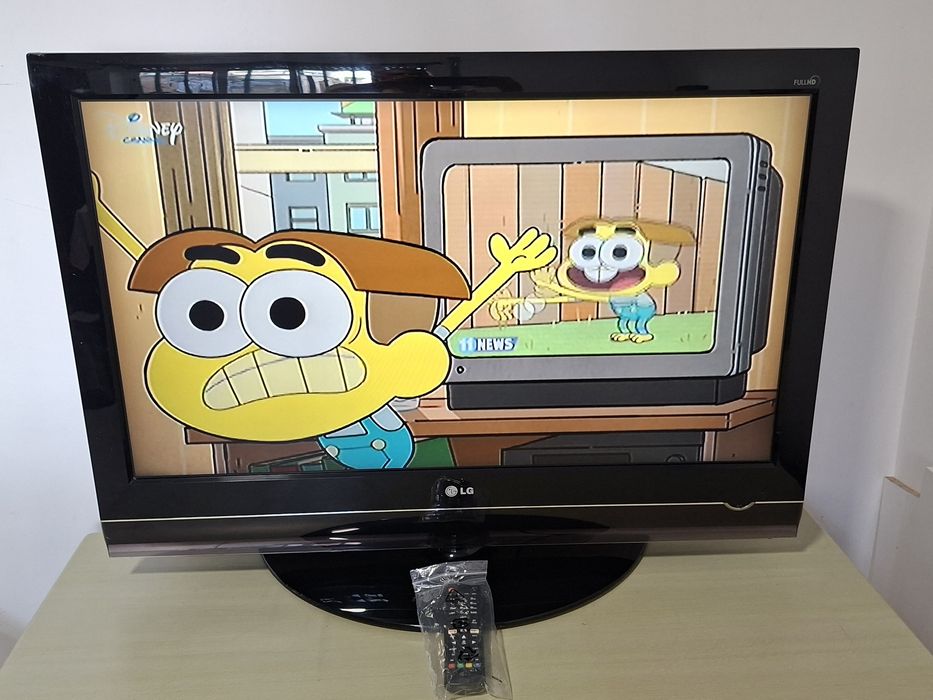 Televisão LCD Marca LG FULL HD de 37 polegadas  impecável com comando original