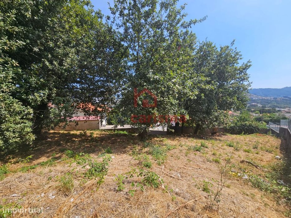 Lote de terreno para construção com 560m2 em Lordelo, Guimarães