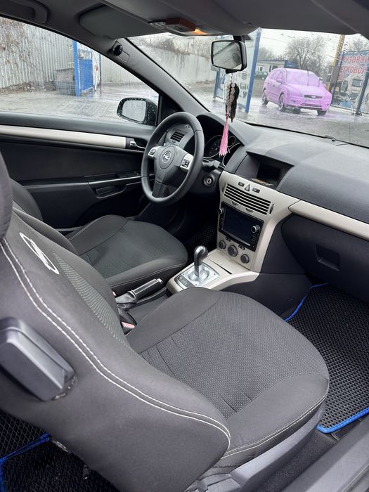 Opel Astra GTC H | 2008 | 1.6 |