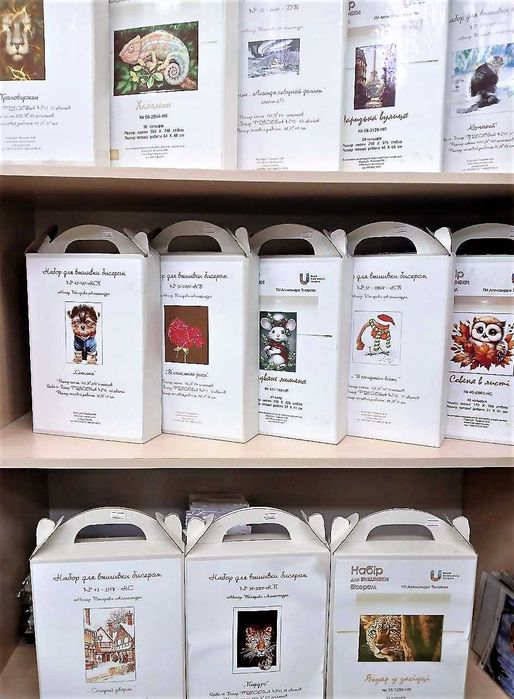 Схемі та набори вишивки бісером. Будинок торгівлі 1- поверх