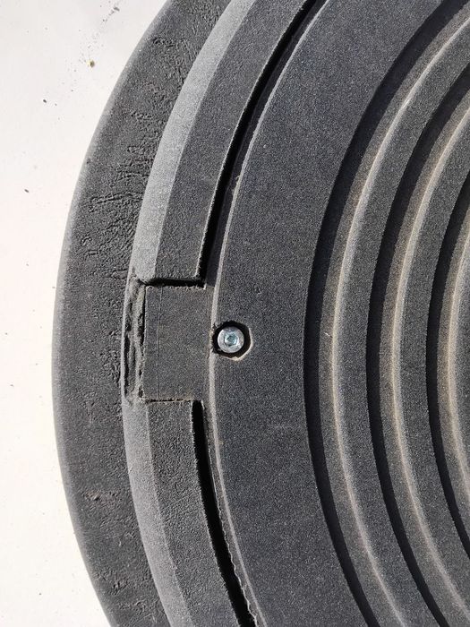 Люки каналізаційні