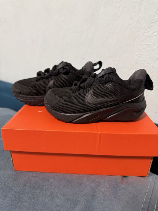 Нові кросівки Nike
