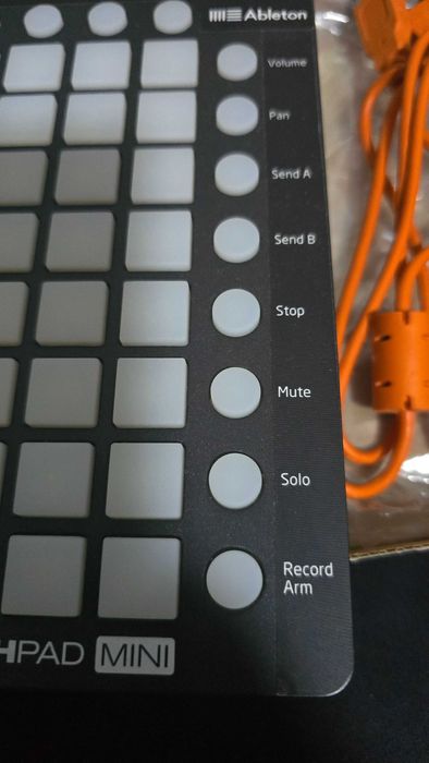 Novation Launchpad Mini MKI Acessórios De Áudio como novo