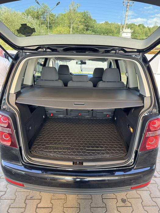 Автомобіль Volkswagen Touran