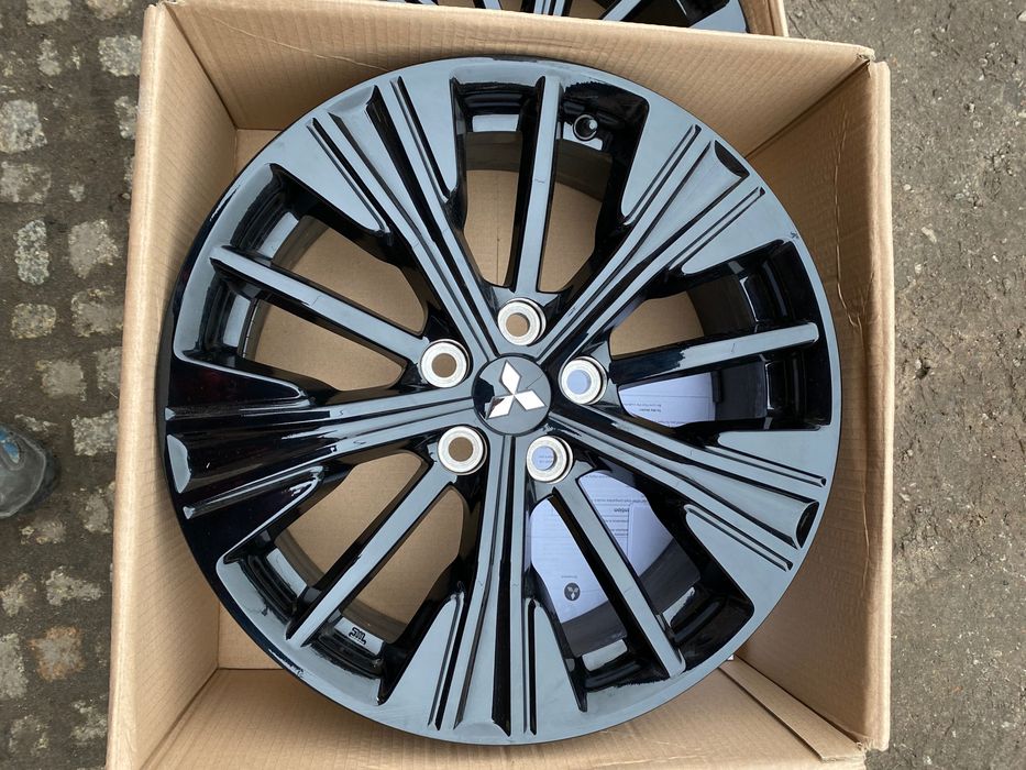 4 Oryginalne Alufelgi Mitshubishi 5x114,3 18” 7J18H2 ET38 Jak Nowe