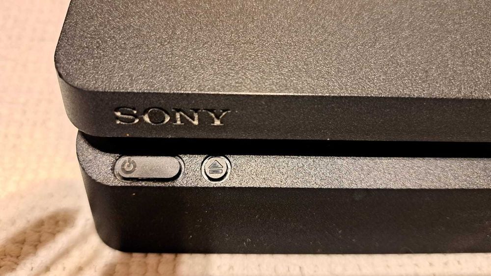 PlayStation PS4  slim 500 Gb + pad + 8 gier + oryginalne opakowanie