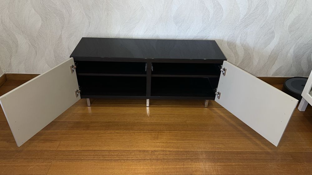 Móvel preto castamho duas portas