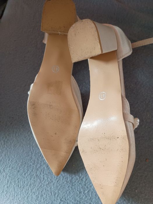 Buty ślubne beżowe