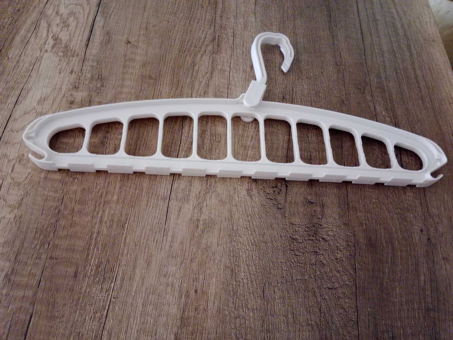 Lote de 50 Cabides, várias formatos, todos impecáveis