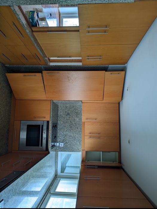 Cozinha totalmente equipada, em bom estado de conservação.