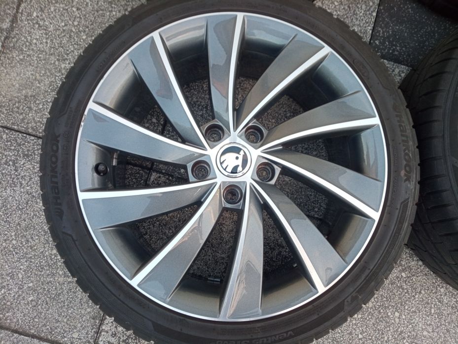 Skoda Octavia,Superb felgi z oponami 225/40/18 oryginał
