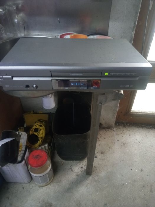 Dvd e cd grundig como novo