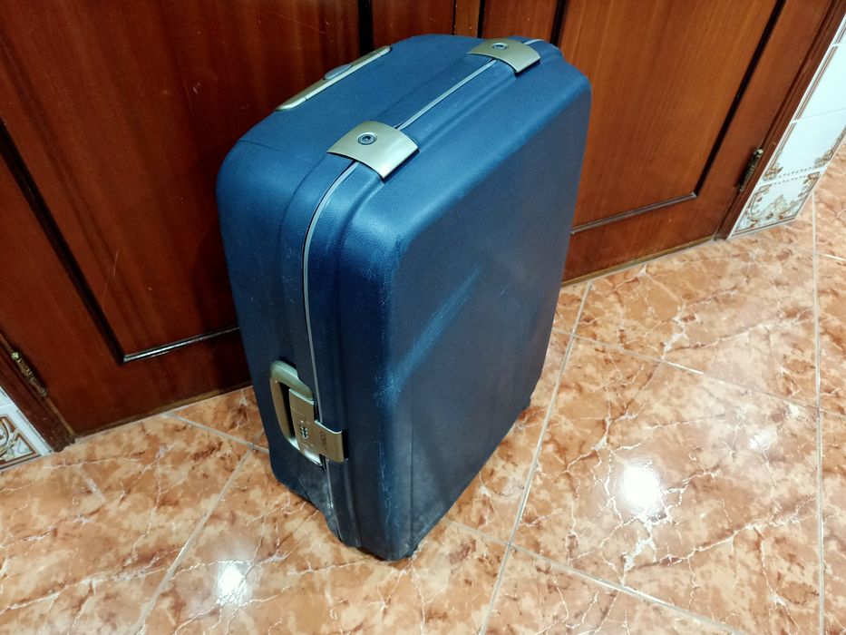 Mala Malas rígida de porão até 23 kg viagem casa quarto apartamento.