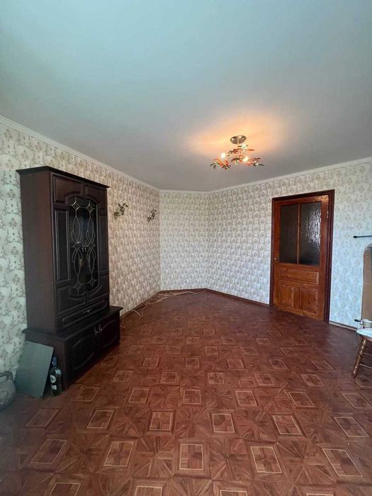 Продам 4х кімнатну квартиру з автономкою у центрі міста.