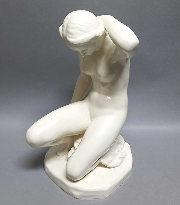 Akt - kąpiąca się, figura Rödental, proj. Fritz Winkler