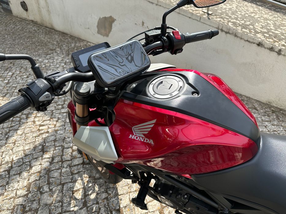 Mota Honda Cb125r vermelha 2023