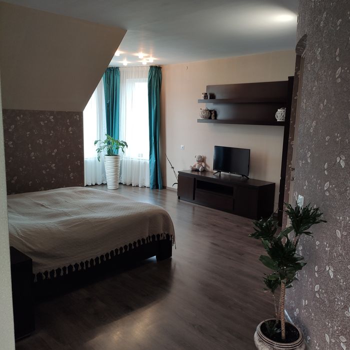 Продається будинок 142м2, 4 кімнати, 6 соток землі, 2 санвузла.