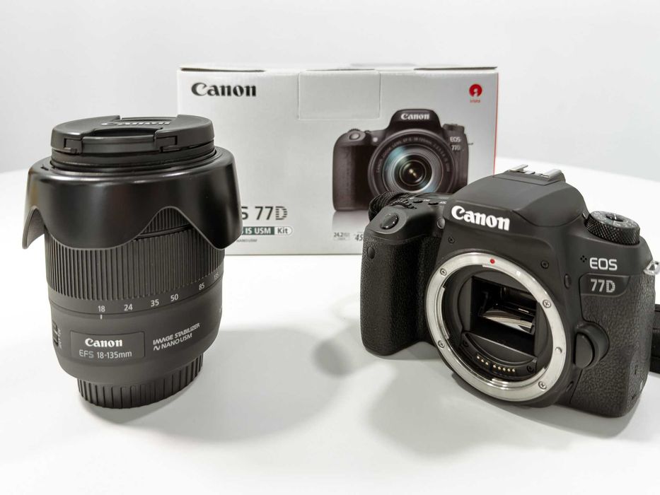Canon EOS 77D + Extras