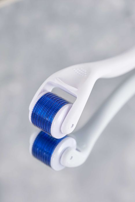 Derma Roller biały 0,3 mm lub 0,5 mm – tytanowe igły + etui