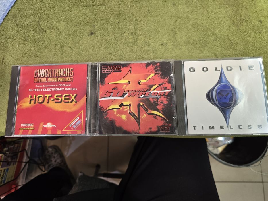 3 płyty CD różni wykonawcy stare techno.